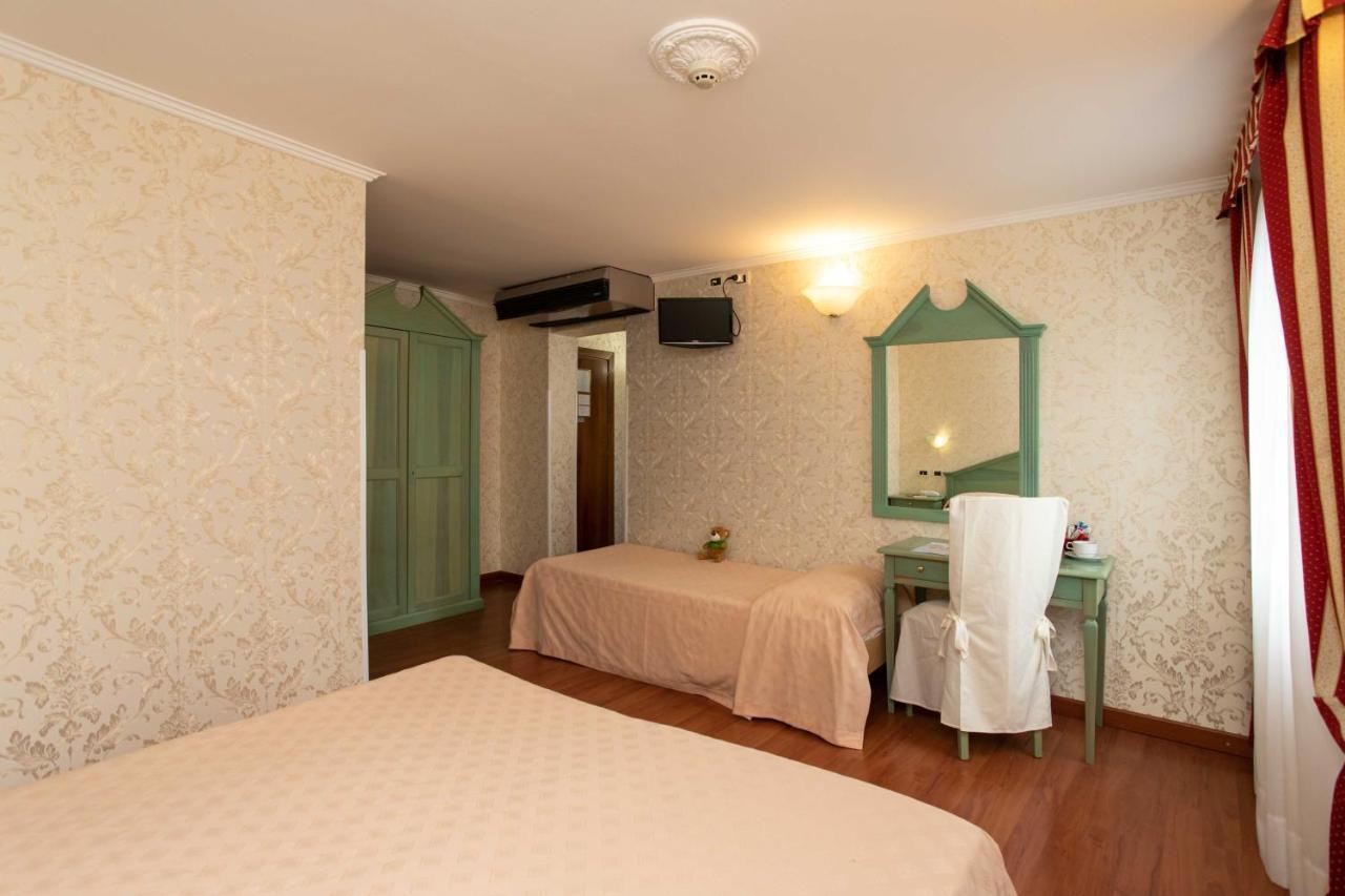 Triple Room,1433376625:JPEG
