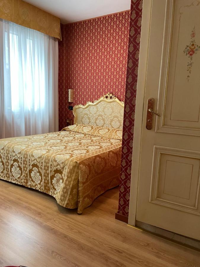 Double Room,1297999204:JPEG
